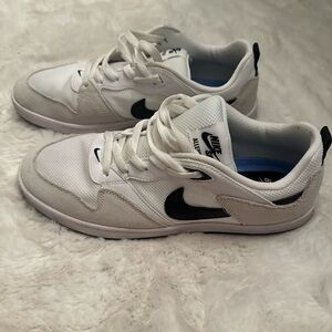Nike Allyoop white on white / men’s size 10